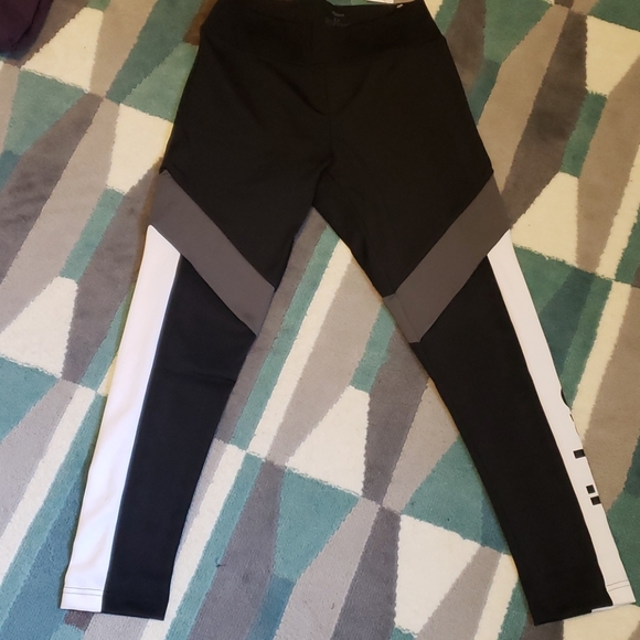 Nwt ADIDAS colourblock leggings - aeroready - Picture 2 of 4